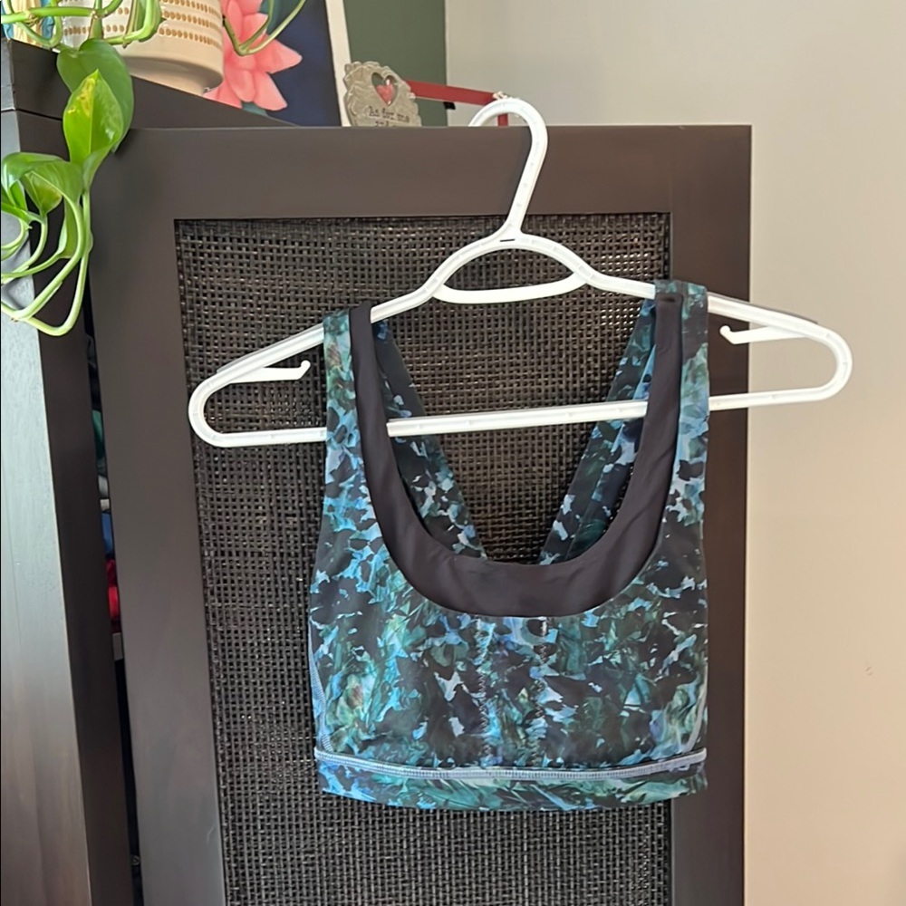 Lululemon Athletica Black and Blue Patterned Sports Bra